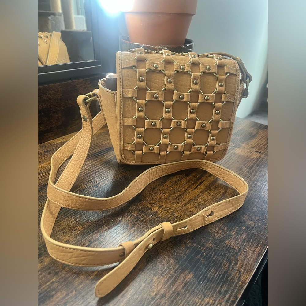 Unique ASH Tan Crossbody Purse 👌🏼